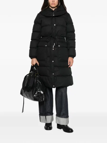 Matlasat geacă Moncler cu cordon negru