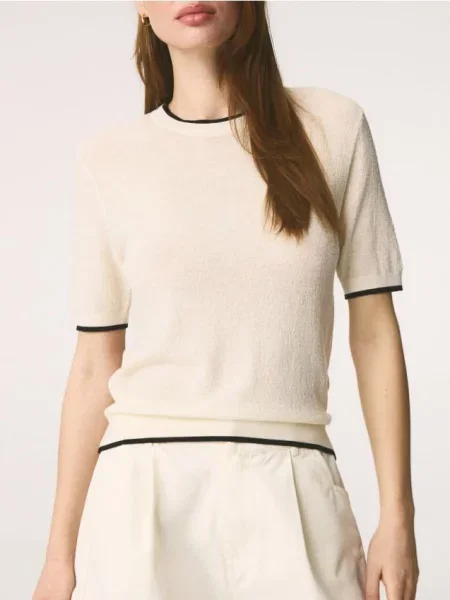 Reserved Tricou din lână crem