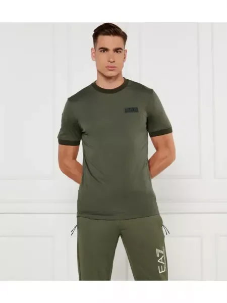 Tricou