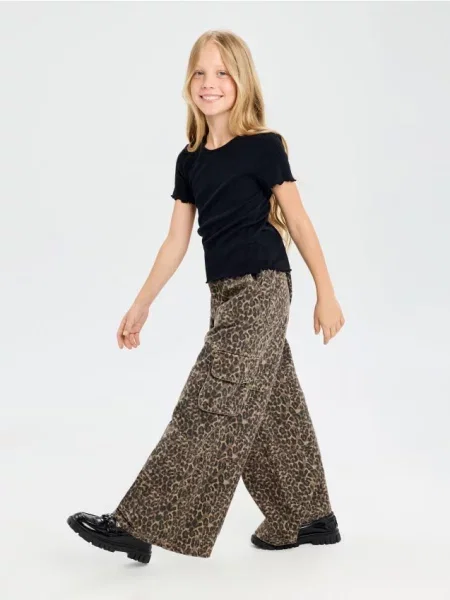 Sinsay Wide leg džíny s leopardím vzorem vícebarevná