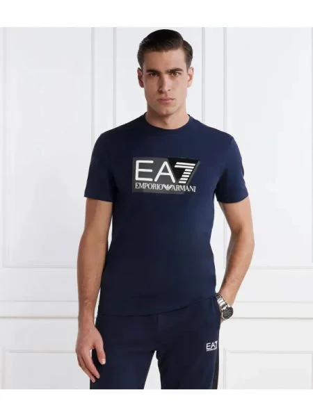 Tricou