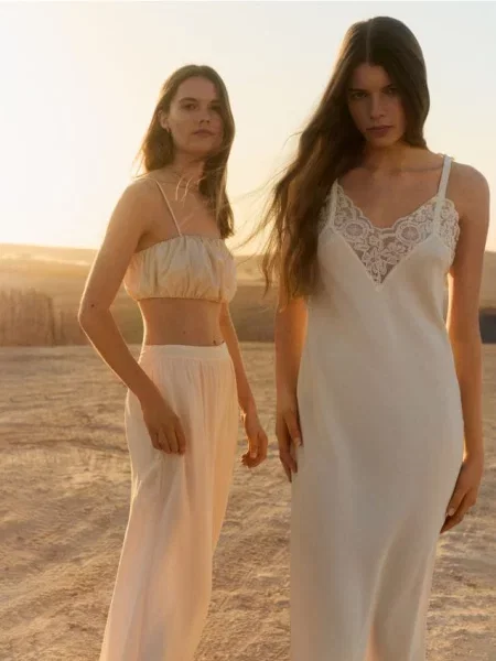 Reserved Spodnie jogger z wiązaniem brzoskwiniowy