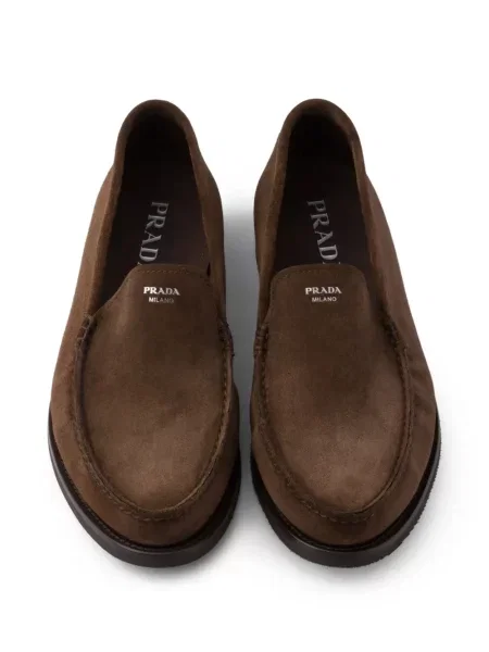 Pantofi loafer Prada din piele de căprioară maro