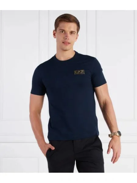Tricou
