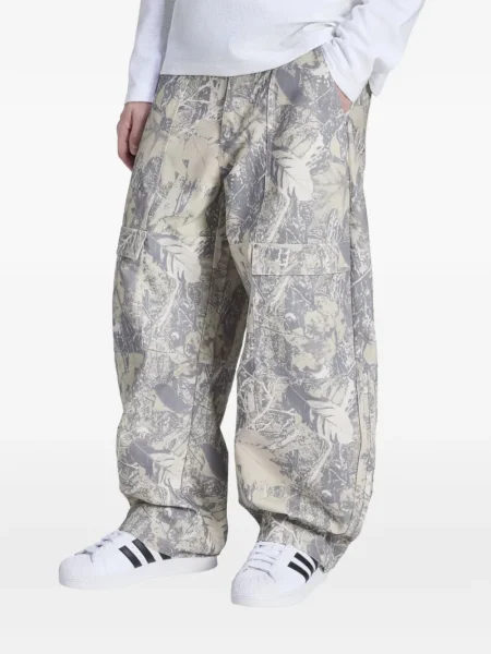 Grafický plátěné tričko Adidas s kulatým výstřihem šedé