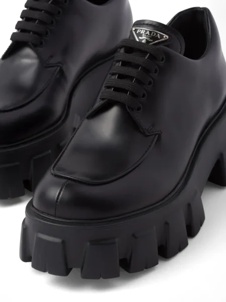 Pantofi Prada cu șireturi din piele negru
