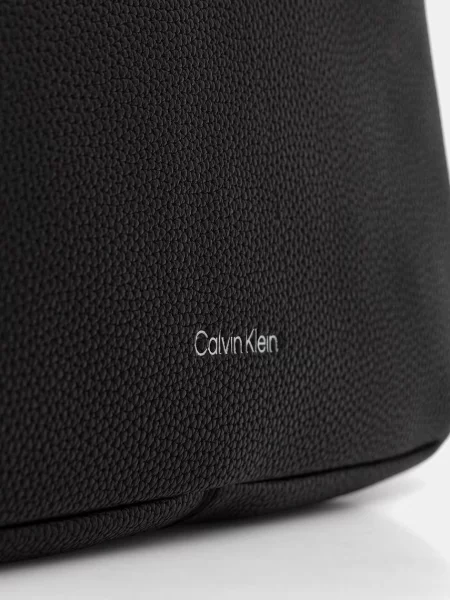 Calvin Klein keresztpántos táska női fekete