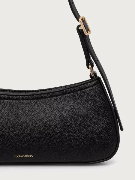 Calvin Klein torebka hobo z imitacji skóry czarna
