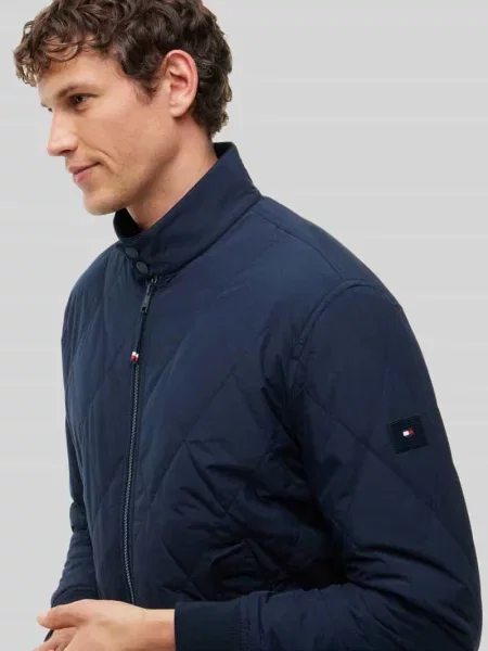 Kurtka pikowana w kroju regular fit z pakowaną kieszenią wewnętrzną Tommy Hilfiger granatowy