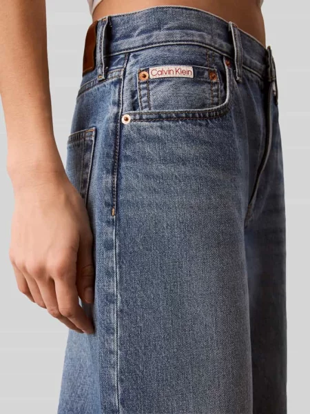 Jeansy barrel z czystej bawełny Calvin Klein Jeans granatowe