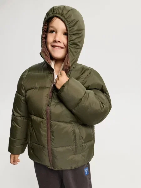 Sinsay Prošívaná bunda puffer s kapucí a reflexními prvky khaki