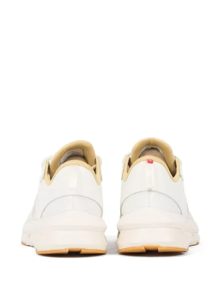 Sneakerși On
