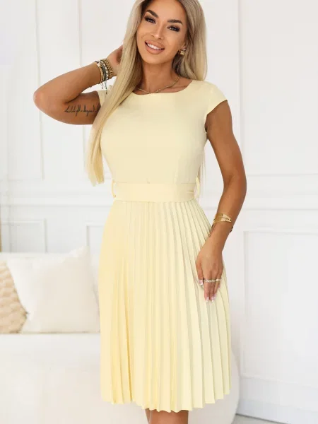 Cu centură rochie mini Numoco cu mâneci scurte