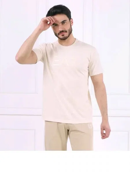 Tricou