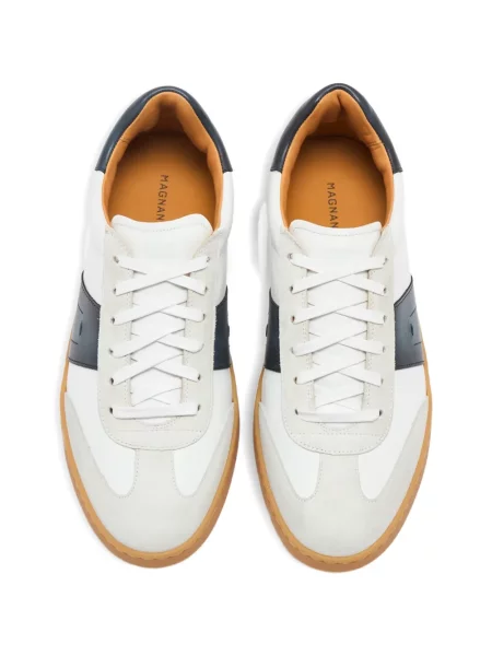 Sneakerși Magnanni din piele de căprioară alb