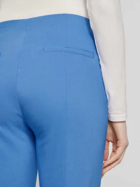 Spodnie materiałowe o skróconym kroju slim fit Christian Berg Woman niebieskie