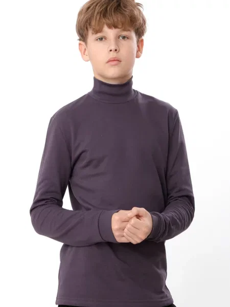 Гольф водолазка носи своє