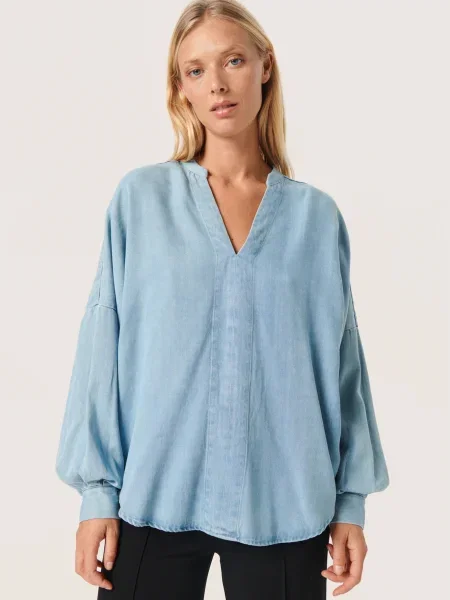 SOAKED IN LUXURY Bluza Friday dimno modra
