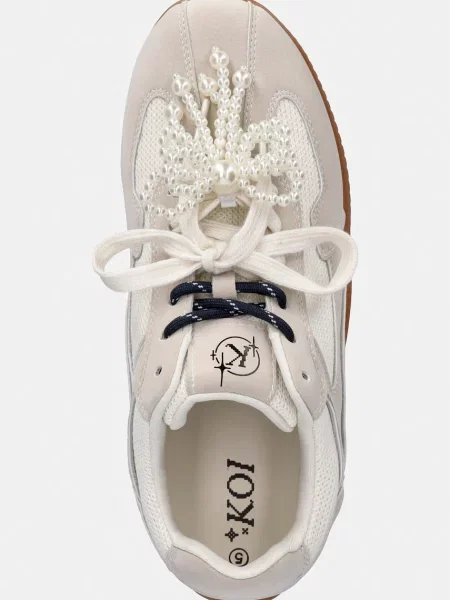 Кроссовки Koi Footwear с жемчугом без каблука