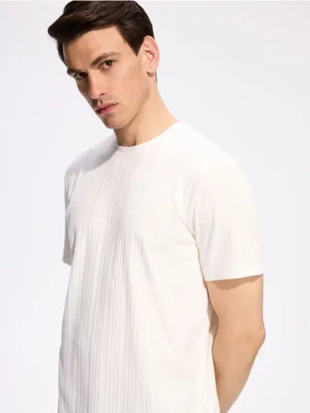 Reserved Tricou regular crem