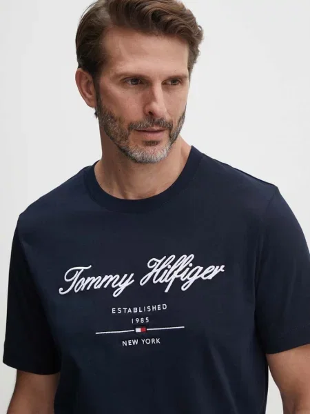 Majica Tommy Hilfiger za muškarce tamno s aplikacijom plava