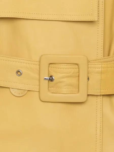 Cu centură trenci By Malene Birger cu două rânduri de nasturi galben