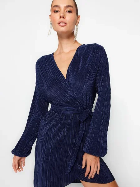 Dzianinowa sukienka wieczorowa Trendyol biznesowa czarna