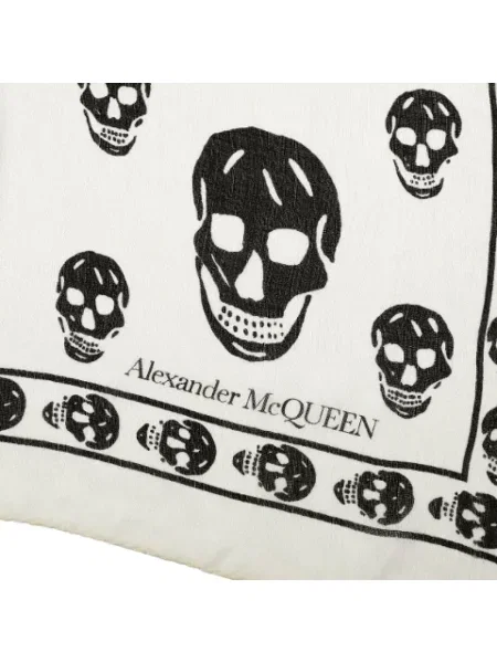 Jedwabna szal Alexander Mcqueen biała