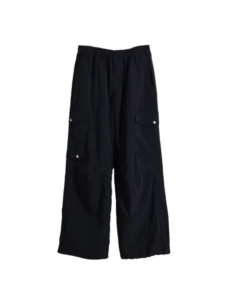 Bershka Hlače črna