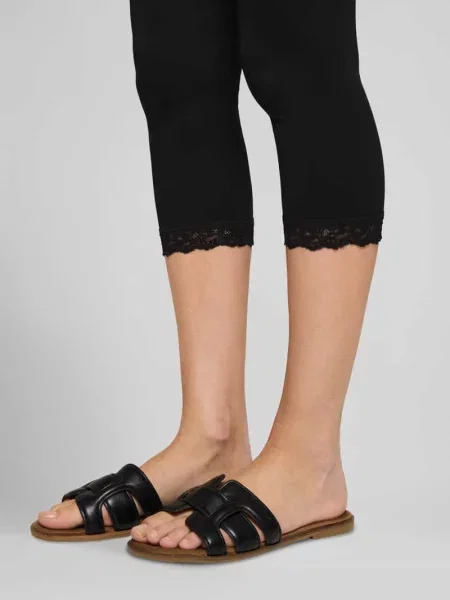 Legginsy o kroju slim fit z mieszanki bawełny z obszyciem koronką Tom Tailor Denim czarne