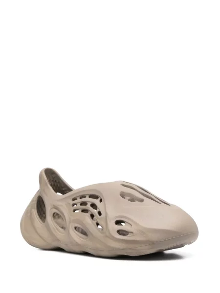 Sneakerși Adidas Yeezy cu strasuri