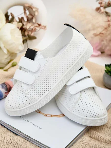 Sneakerși Resti ajurate alb