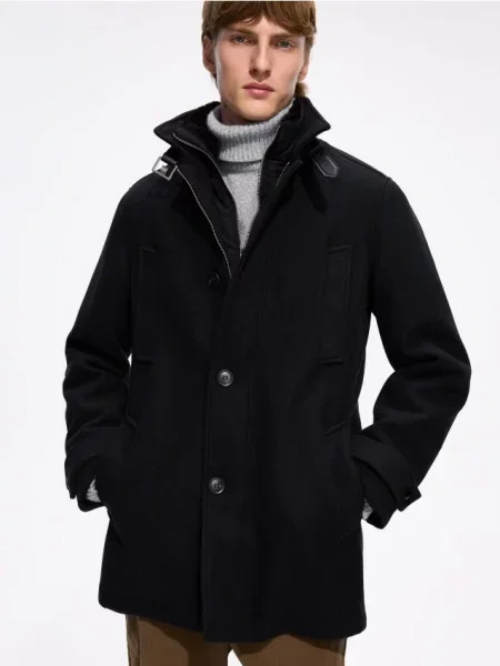 Reserved Palton cu guler negru