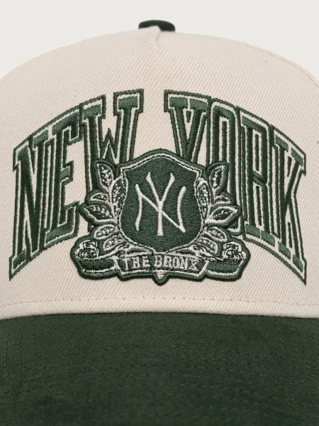 Замшевая кепка New Era