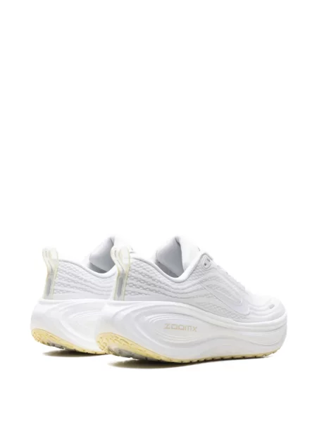 Sneakerși Nike Vomero alb