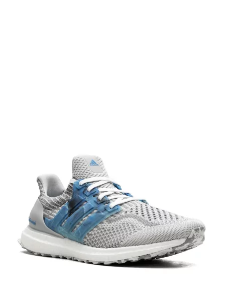 Dryžuotos žygių sportbačiai Adidas UltraBoost pilka