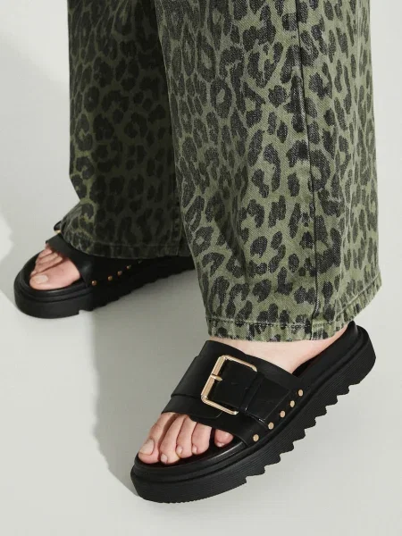 Pantofle Medicine na platformě černá