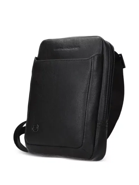 Bőr crossbody táska Piquadro autogrammal fekete