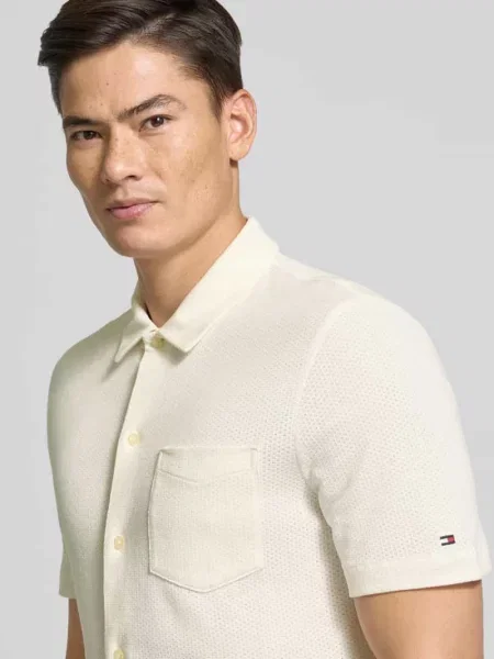 Koszula casualowa o kroju regular fit z fakturą siateczki Tommy Hilfiger biała