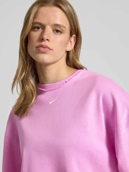 Bluza o krótkim kroju z wyhaftowanym logo Nike