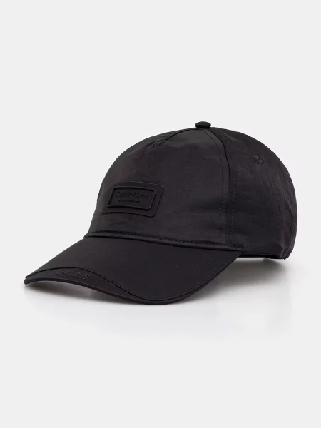 Calvin Klein kapa s šiltom črna