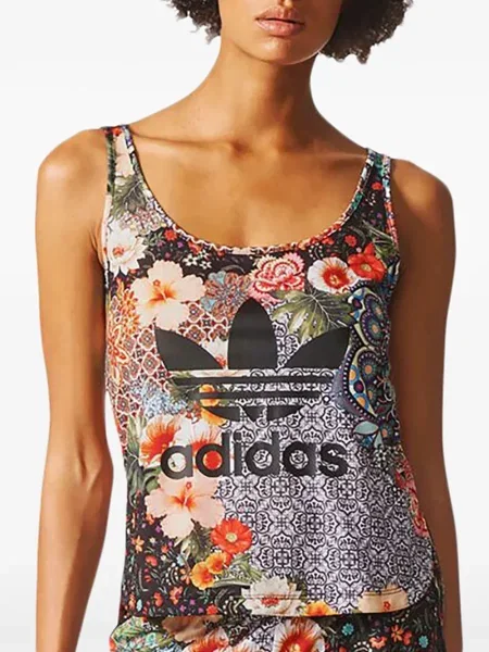 Legginsy Adidas do biegania z nadrukiem z dekoltem w serek czerwone