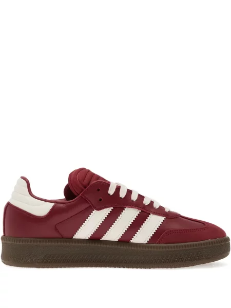 Pălărie Adidas cu dungi cu imagine de costum albastru