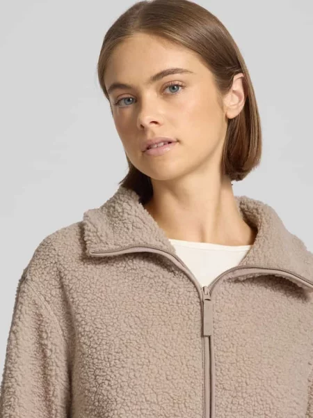 Kurtka z futerka o kroju regular fit z bocznymi wpuszczanymi model ‘MEGAN’ Only beżowa