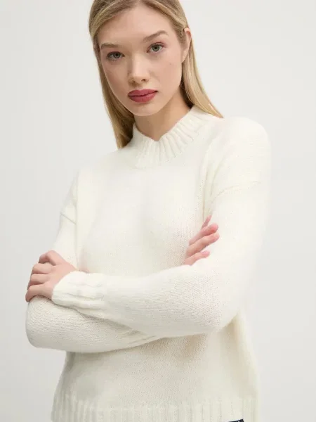 Пуловер с вълна Superdry дамски с ниско поло бежово