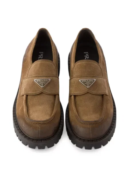 Pantofi loafer Prada din piele de căprioară maro