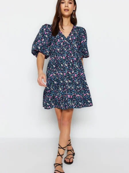 Mini obleka Trendyol s cvetličnim vzorcem črna