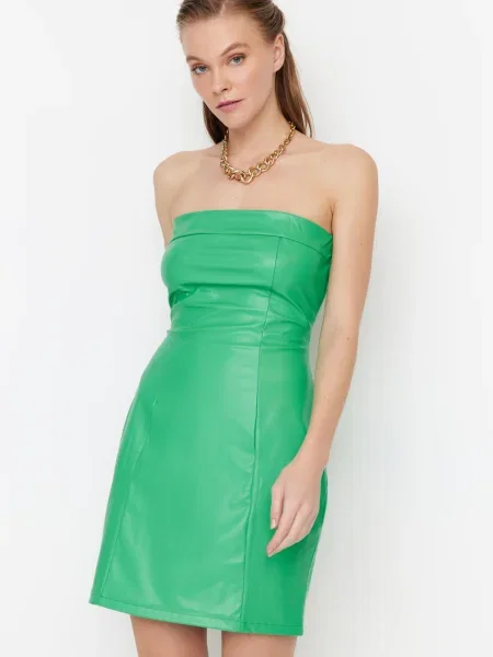 Sukienka wieczorowa Trendyol skórzana bez ramiączek zielona
