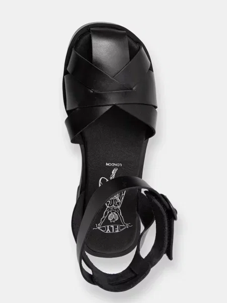 Шкіряні сандалі Fly London