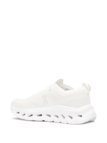 Sneakerși On alb